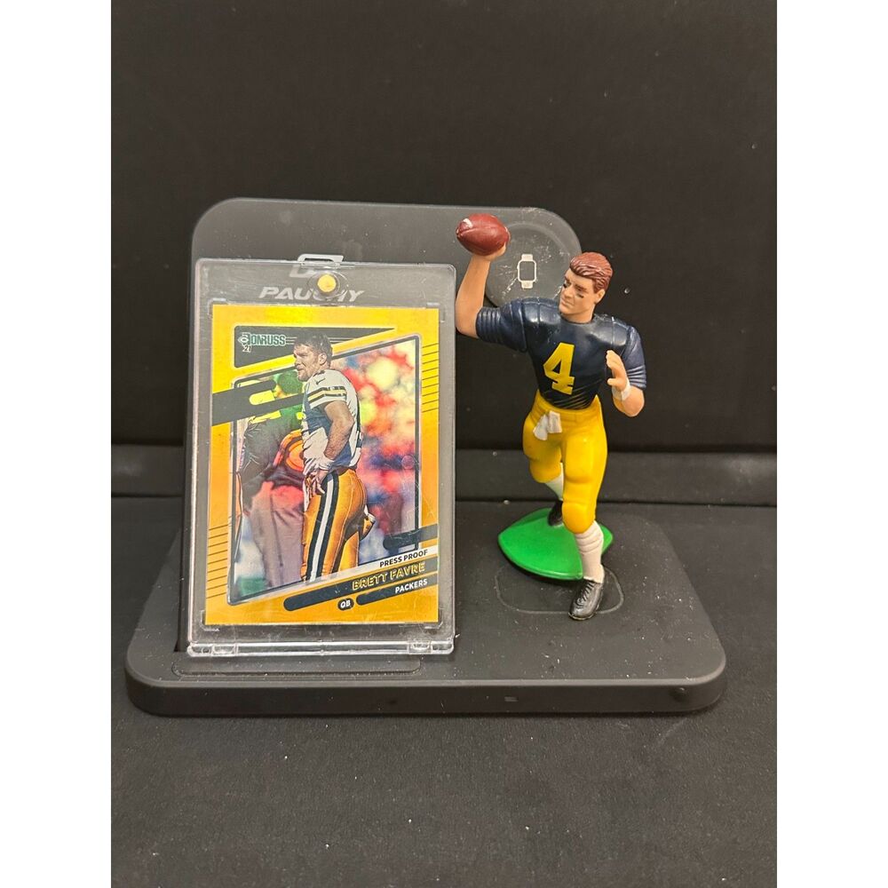 Brett Favre 1998 Kenner Green Bay Packers Figure, with 2021 Panni Card